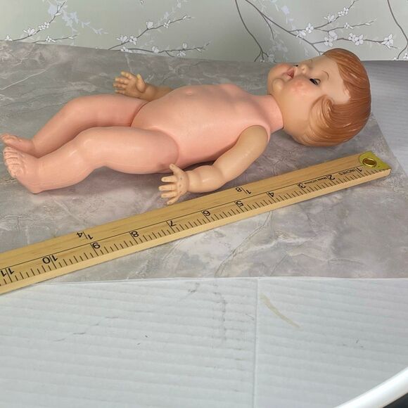 Vintage 1965 Uneeda Hard Body baby doll. - Picture 5 of 10